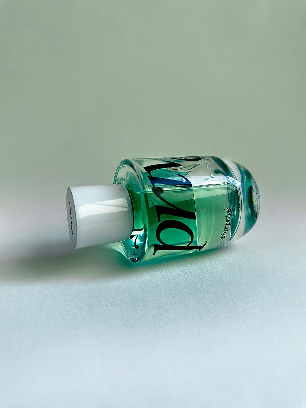 #MATCHAIROZI #EXTRAITDEPARFUM #HESPÉRIDÉAROMATIQUEFLORAL #THÉ
#ROSÉ SUCRÉ #CHROMATIQUE #VÉGÉTALE #POUDRÉ #CARDAMOME #BUCHU #THÉ MATCHA #EUCALYPTUS #ÉLIXIRPRIVÉ