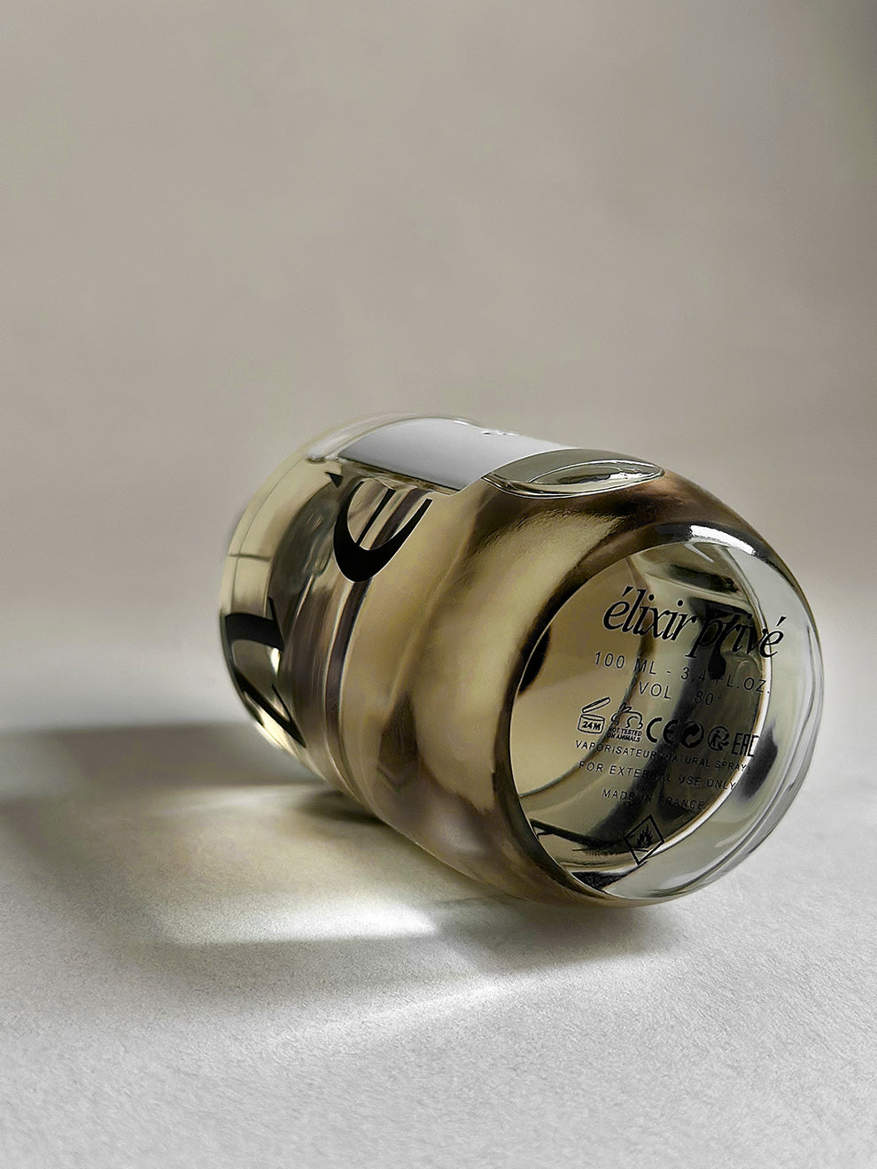 #GRISPOLAIRE #ÉLIXIRPRIVÉ #PARFUMPARIS #ATELIERPARFUM #FLORAL #FRUITE #VIOLETTE #JASMIN #ROSE #MUGUET #IRIS #AMBRE #VANILLE #VÉTIVER #ALDEHYDES #PERFUME #PARFUM #PARIS #GRIS #POLAIRE #ÉLIXIR