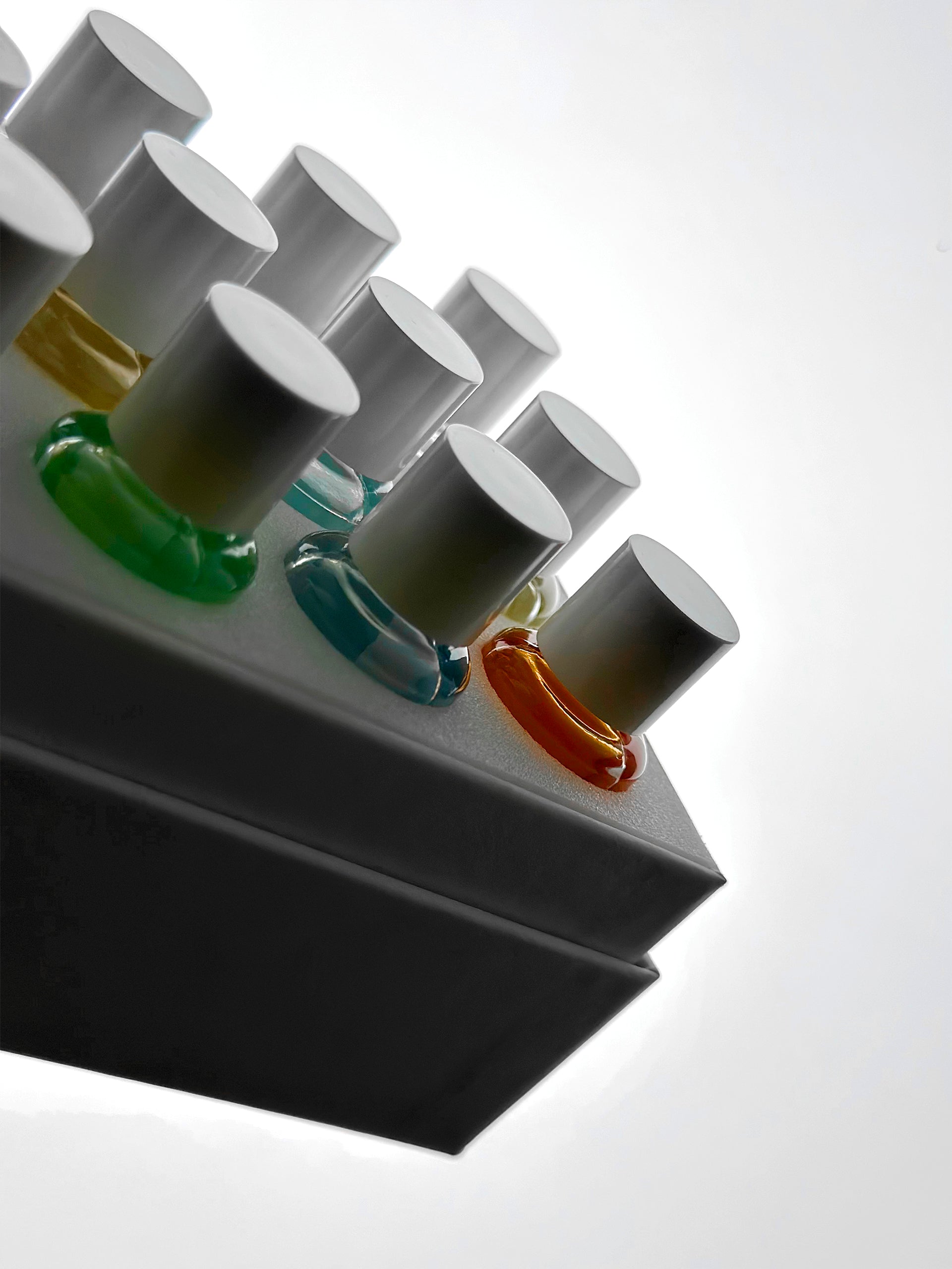 #COFFRET #COLLECTION #GOUTTELETTES #ÉLIXIRPRIVÉ  #OUDCARBONE #BARBÈSMANDARINE #SABLESARRASIN #BOISSACRÉ #OMBRECÉLESTE #BRUMEDIVOIRE #ÉCAILLEDORIENT #SUCREBLANC #GRISPOLAIRE #CHÂTIMENT #FLEURORPHELINE #EMPEREUR