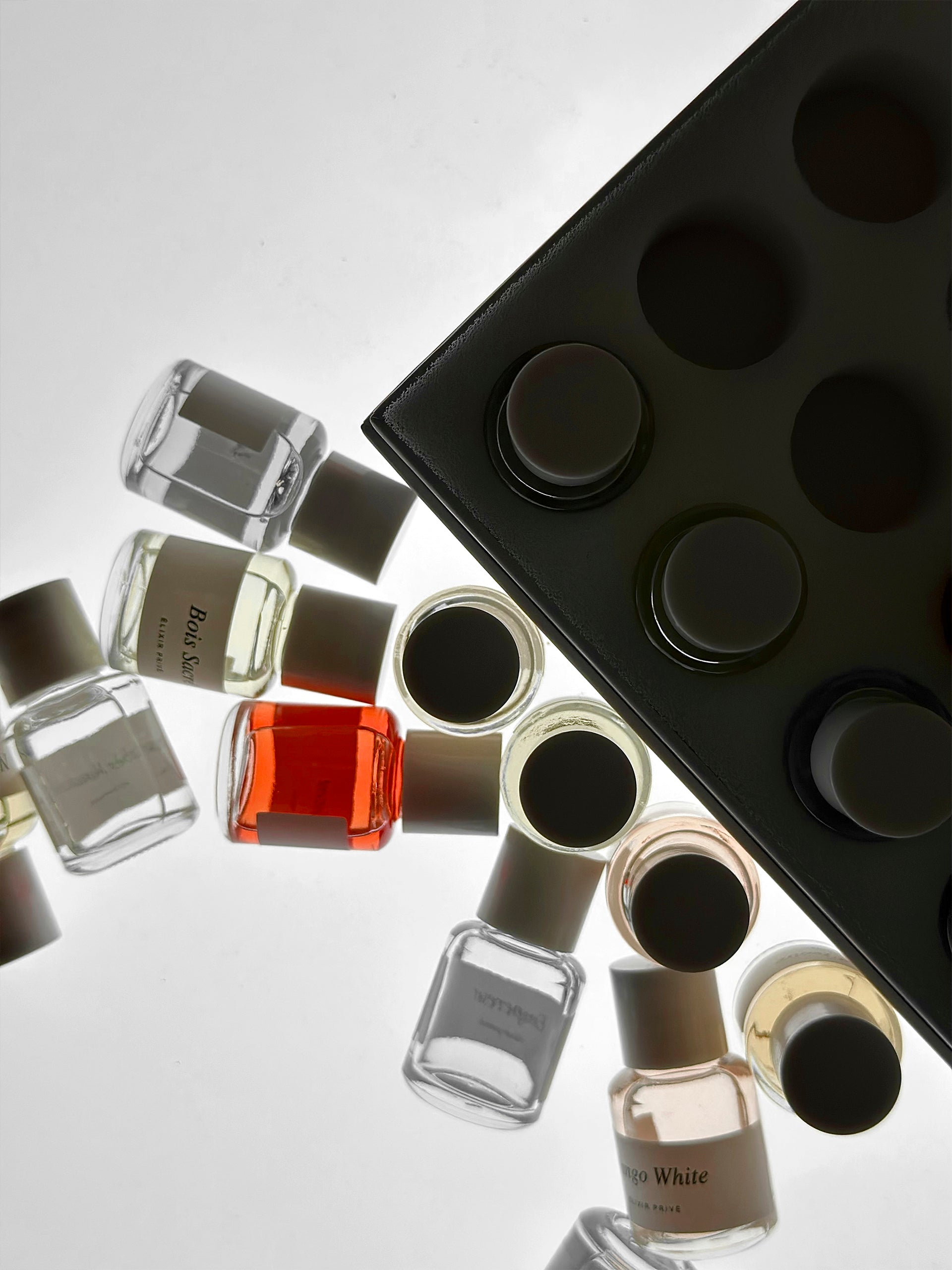 #COFFRET #COLLECTION #GOUTTELETTES #ÉLIXIRPRIVÉ  #OUDCARBONE #BARBÈSMANDARINE #SABLESARRASIN #BOISSACRÉ #OMBRECÉLESTE #BRUMEDIVOIRE #ÉCAILLEDORIENT #SUCREBLANC #GRISPOLAIRE #CHÂTIMENT #FLEURORPHELINE #EMPEREUR