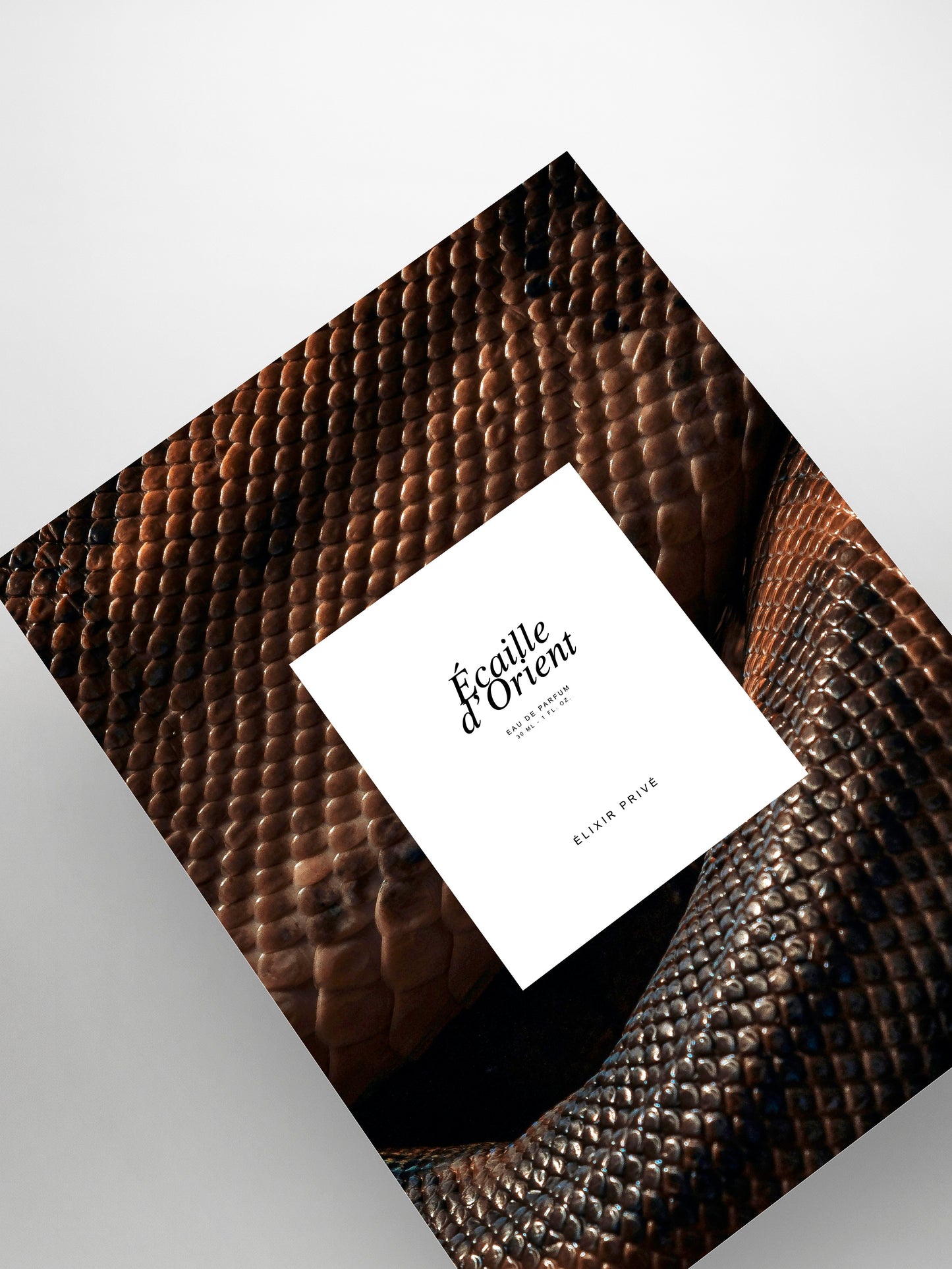 #ÉCAILLEDORIENT #ÉLIXIRPRIVÉ #PARFUMPARIS #ATELIERPARFUM #OUD #BERGAMOTE #CISTE #SAFRAN #CACAO #CARDAMOME #TABAC #BENJOIN #LABDANUM #VANILLE #PARFUM #PERFUME #PARIS #ÉCAILLE #ORIENT #ÉLIXIR #EAUDEPARFUM