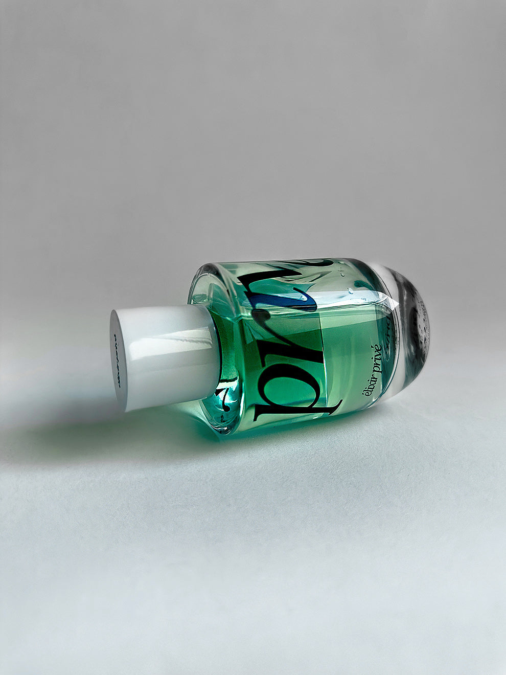 #MATCHAIROZI #EXTRAITDEPARFUM #HESPÉRIDÉAROMATIQUEFLORAL #THÉ
#ROSÉ SUCRÉ #CHROMATIQUE #VÉGÉTALE #POUDRÉ #CARDAMOME #BUCHU #THÉ MATCHA #EUCALYPTUS #ÉLIXIRPRIVÉ