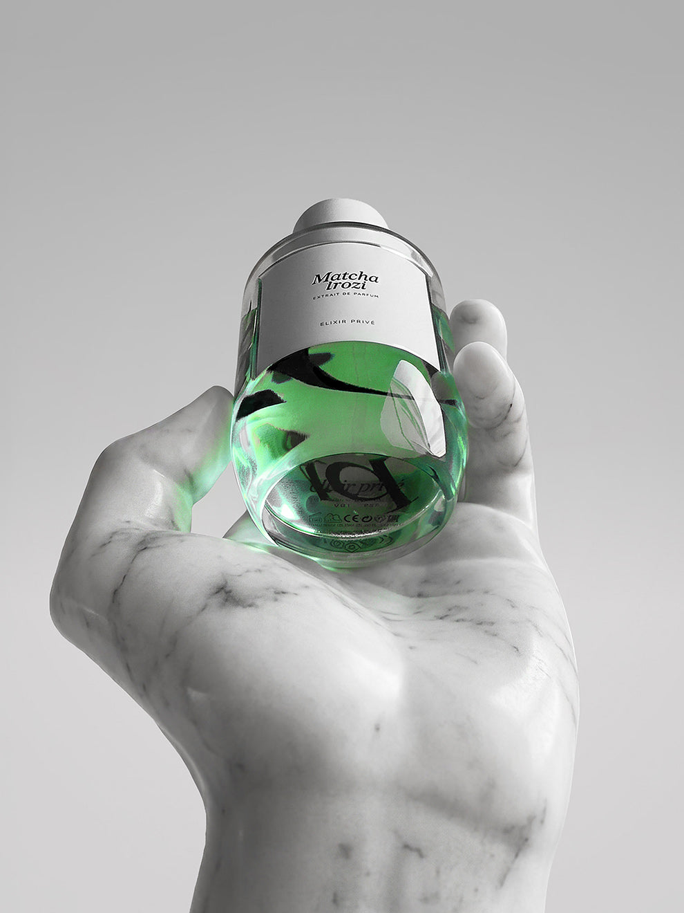 #MATCHAIROZI #EXTRAITDEPARFUM #HESPÉRIDÉAROMATIQUEFLORAL #THÉ
#ROSÉ SUCRÉ #CHROMATIQUE #VÉGÉTALE #POUDRÉ #CARDAMOME #BUCHU #THÉ MATCHA #EUCALYPTUS #ÉLIXIRPRIVÉ