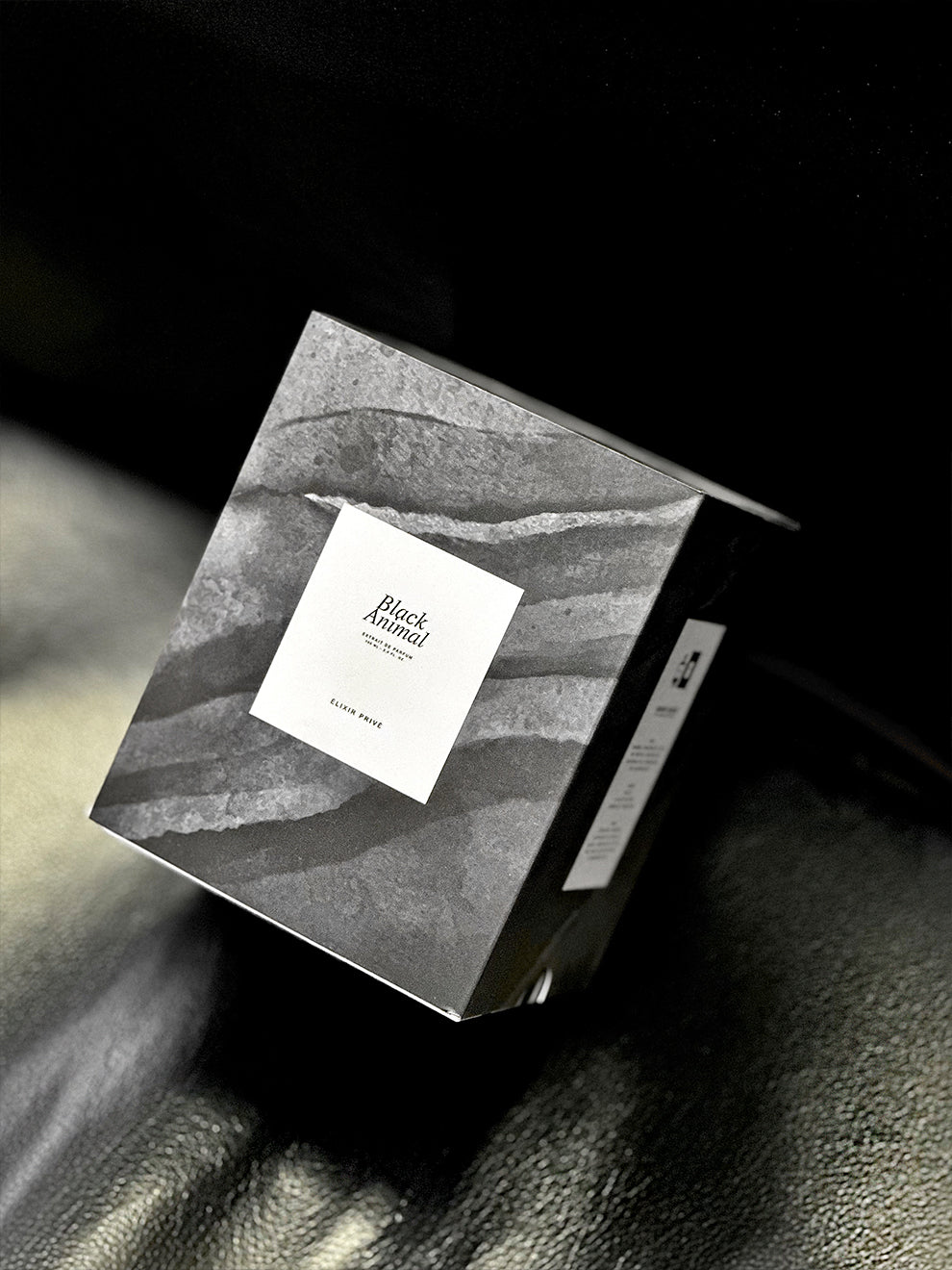#BLACKANIMAL #ELIXIRPRIVE #PARFUMPARIS #ATELIERPARFUM #AMBRE #BOISÉ #CARAMEL #MENTHE #VIOLETTENOIRE #PERFUME #PARFUM #PARIS #BLACK #ANIMAL #ELIXIR