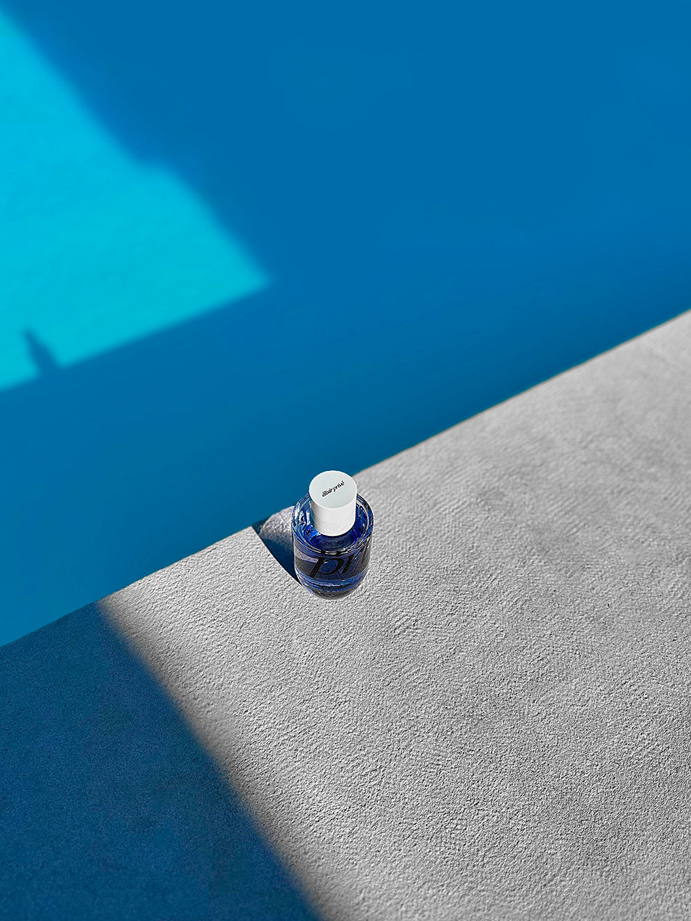 #ENCREGALUCHAT #EXTRAITDEPARFUM #CUIRAROMATIQUEAMBRÉ #SAFRAN #JASMINSAMBAC #CISTE #CASTOREUM #BOISDECASHMERE #MUSCS #ENCRE
#OZONIQUE #AQUATIQUE #POUDRÉ #FEUTRÉ #ÉLIXIRPRIVÉ