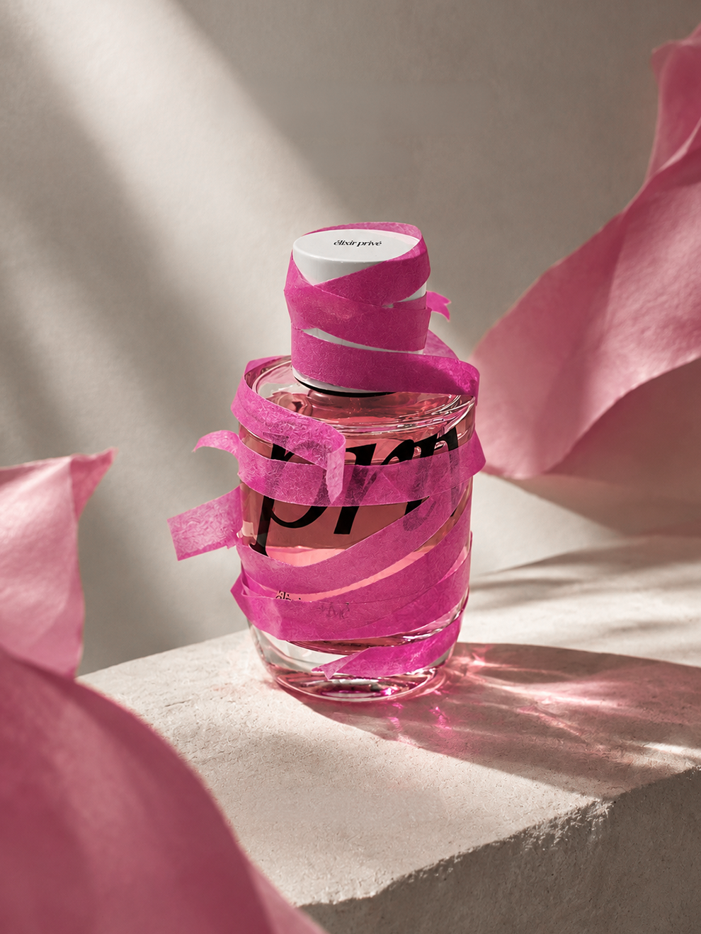 #FLEURORPHELINE #ÉLIXIRPRIVÉ #PARFUMPARIS #ATELIERPARFUM #AMBRE #FLORAL #AROMATIQUE #BERGAMOTE #LAVANDE #MANDARINEJAUNE #MAGNOLIA #FEUILLEDEVIOLETTE #IRIS #VANILLE #CISTE #BENJOIN #MUSCSBLANCS #VÉTIVER #PERFUME #PARFUM #PARIS #ÉLIXIR