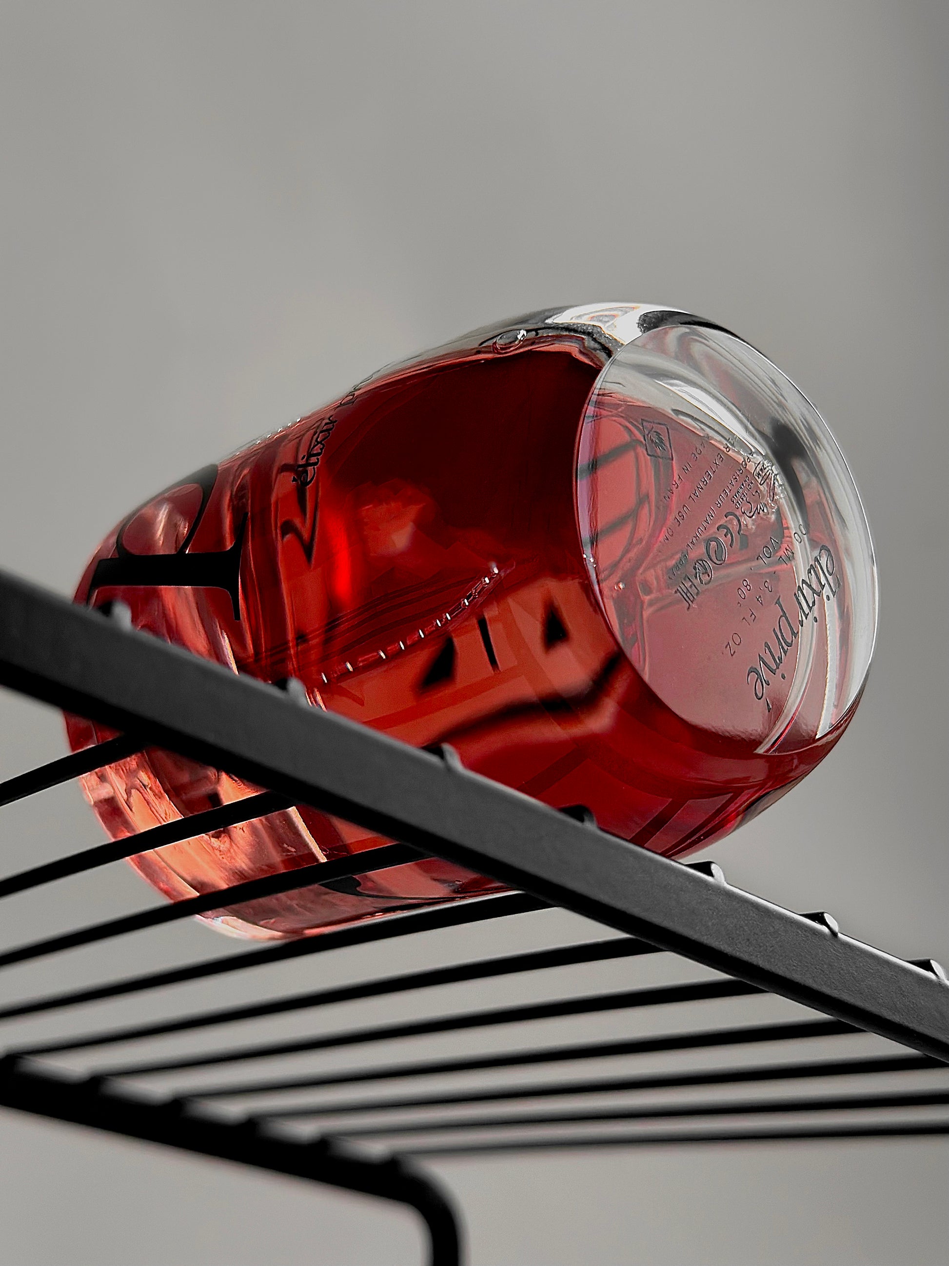 #MOKACLASH #OVERDOSE #Cardamome #NoisetteVerte #Café #Cacao #Ambre #Patchouli #Réglisse #Ciste #Vanille #Muscs #Cèdre #Santal #extrait #parfum #extraitdeparfum #ÉLIXIRPRIVÉ #PARIS