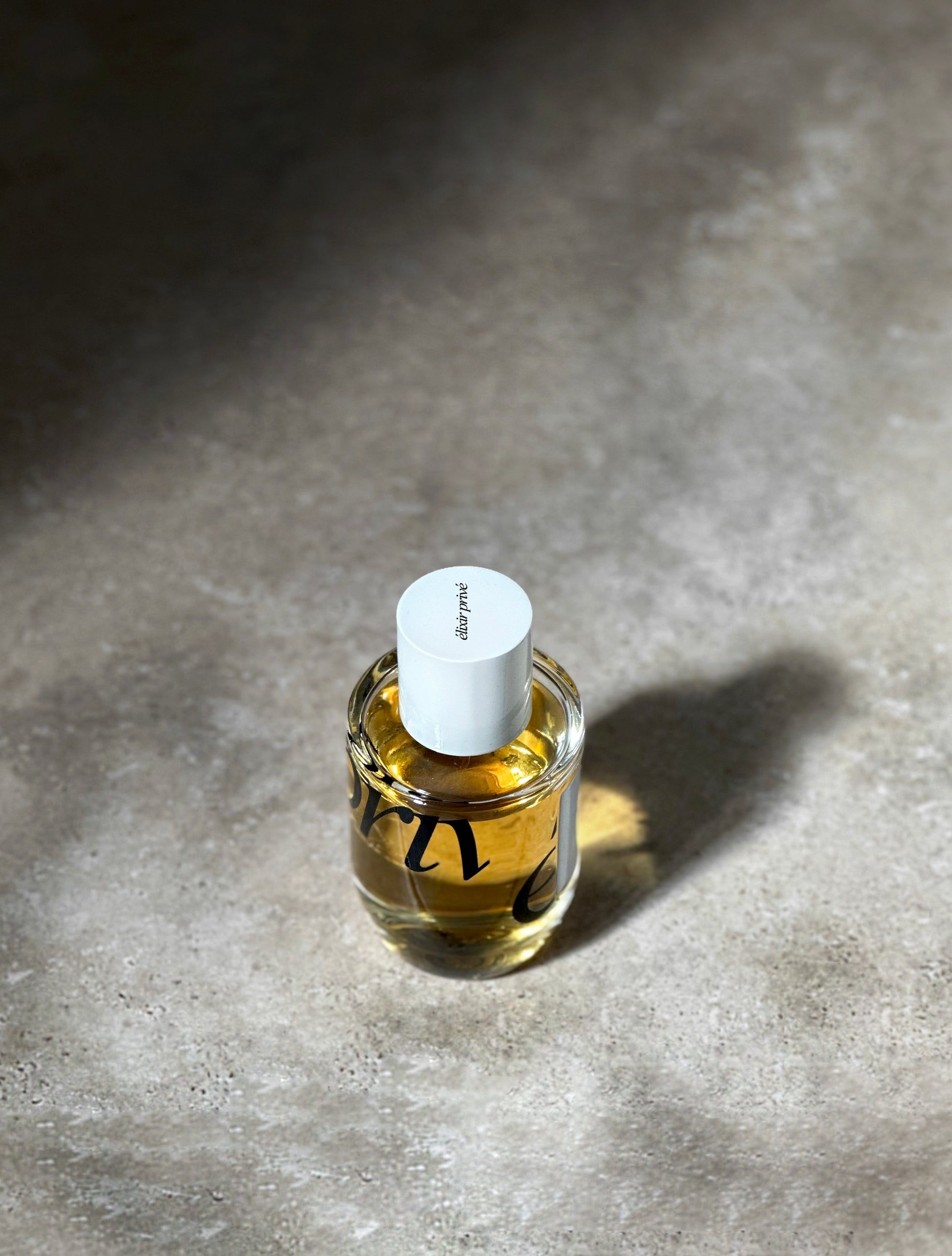 #ORFAUVE #AROMATIQUE #BOISÉ #ÉPICÉ #ORIGAN #THYM #MANDARINE #CARDAMOME #SAFRAN #CUMIN #OSMANTHUS #LAURIER #VIOLETTE #MUSCADE #NAGARMOTHA #IMMORTELLE #BOISDEGAÏAC #OLIBAN #VÉTIVER #EXTRAIT #PARFUM #EXTRAITDEPARFUM #ÉLIXIRPRIVÉ #OVERDOSE #PARIS