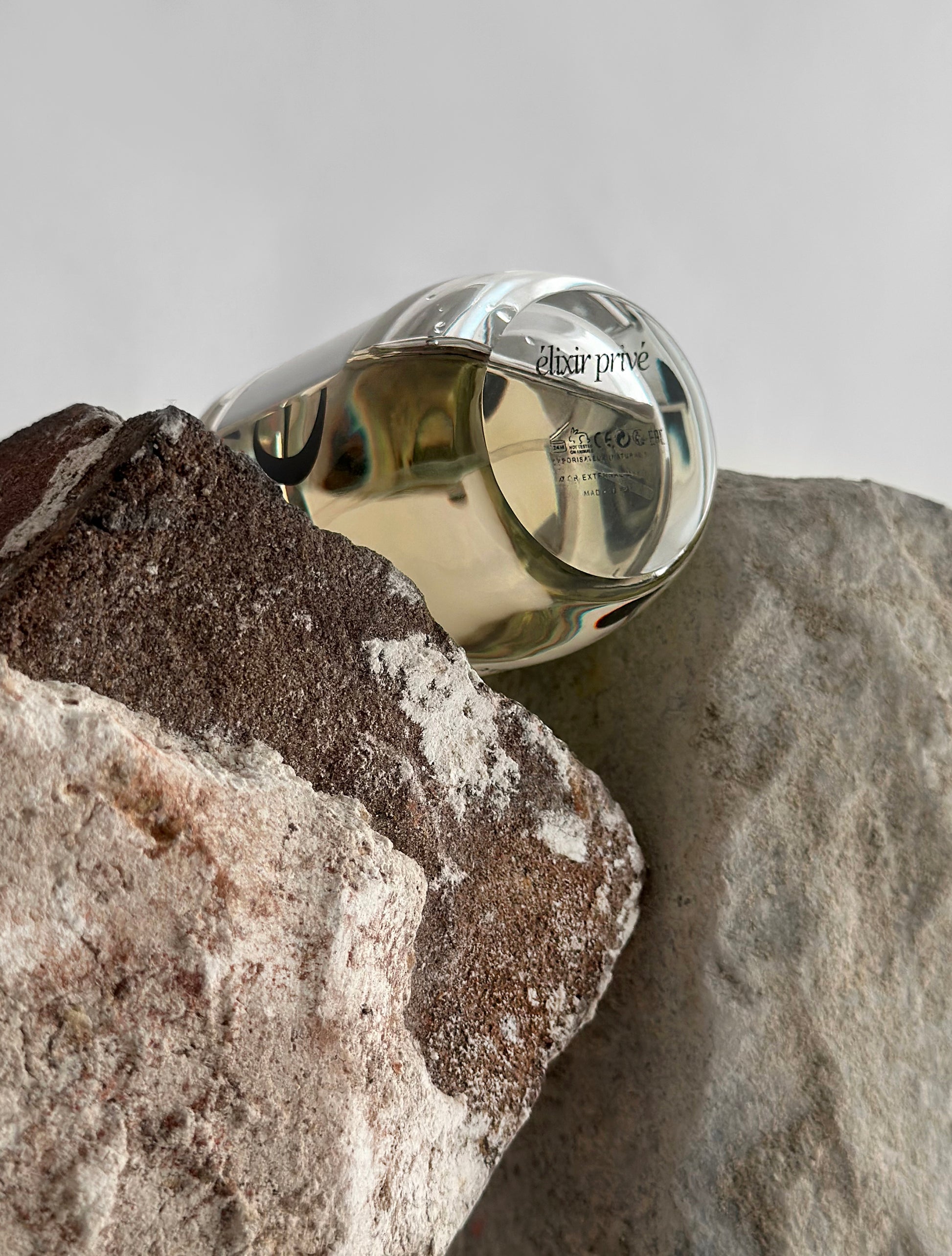 #ORFAUVE #AROMATIQUE #BOISÉ #ÉPICÉ #ORIGAN #THYM #MANDARINE #CARDAMOME #SAFRAN #CUMIN #OSMANTHUS #LAURIER #VIOLETTE #MUSCADE #NAGARMOTHA #IMMORTELLE #BOISDEGAÏAC #OLIBAN #VÉTIVER #EXTRAIT #PARFUM #EXTRAITDEPARFUM #ÉLIXIRPRIVÉ #OVERDOSE #PARIS